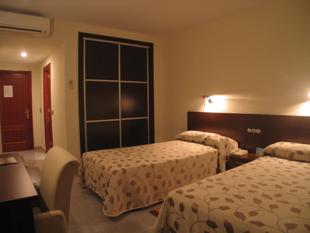 Hotel San Cristobal Cória Quarto foto
