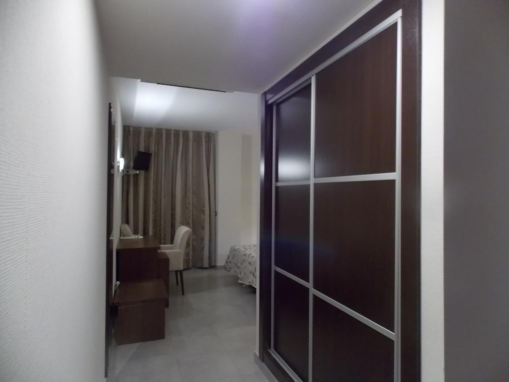 Hotel San Cristobal Cória Quarto foto